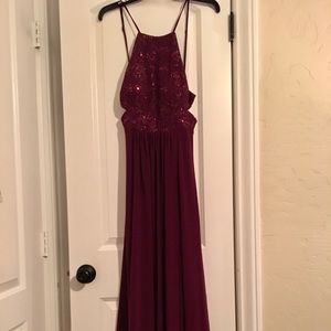 Formal burgundy floor length dress - Size 7